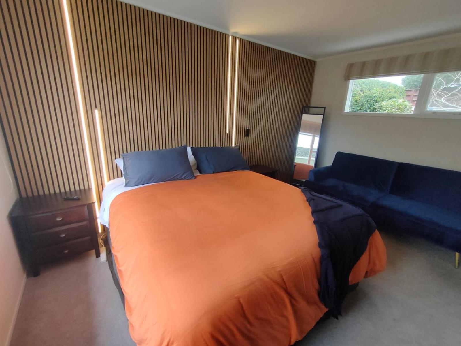 Retro 4 Bedroom Home, Warm And Welcoming, Quiet Location Porirua Luaran gambar
