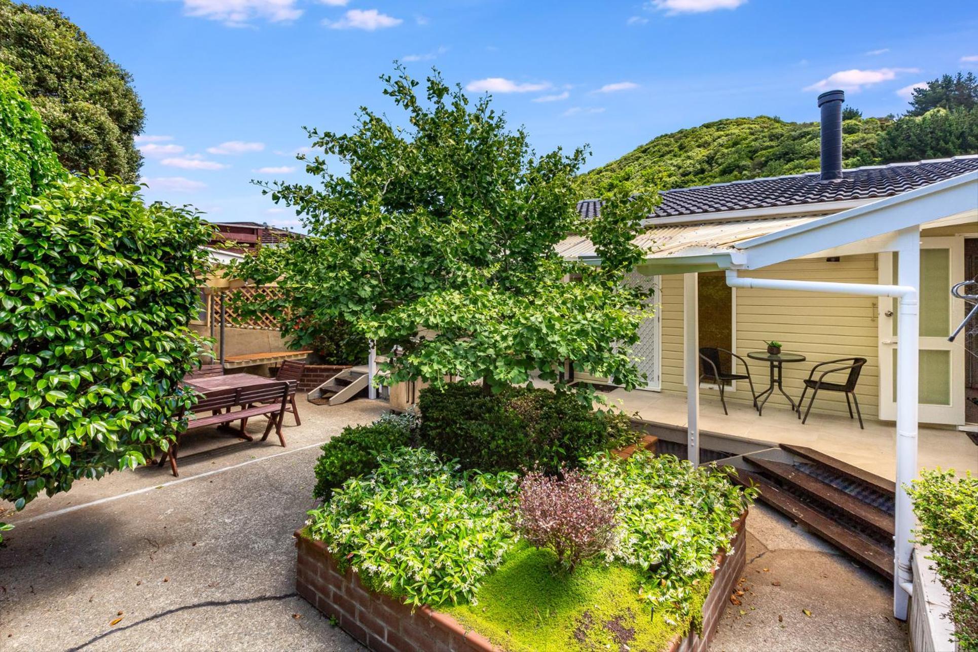 Retro 4 Bedroom Home, Warm And Welcoming, Quiet Location Porirua Luaran gambar