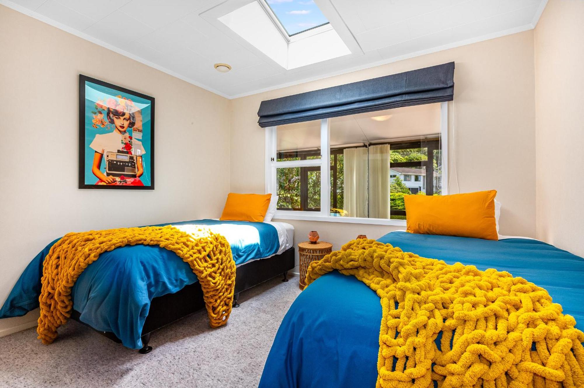 Retro 4 Bedroom Home, Warm And Welcoming, Quiet Location Porirua Luaran gambar