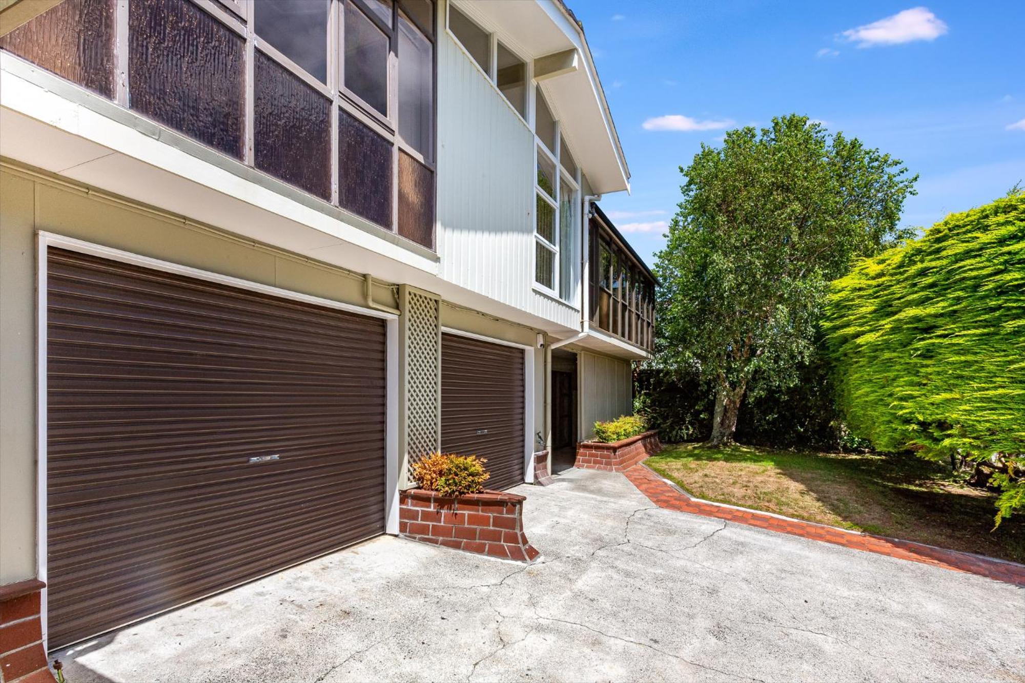 Retro 4 Bedroom Home, Warm And Welcoming, Quiet Location Porirua Luaran gambar