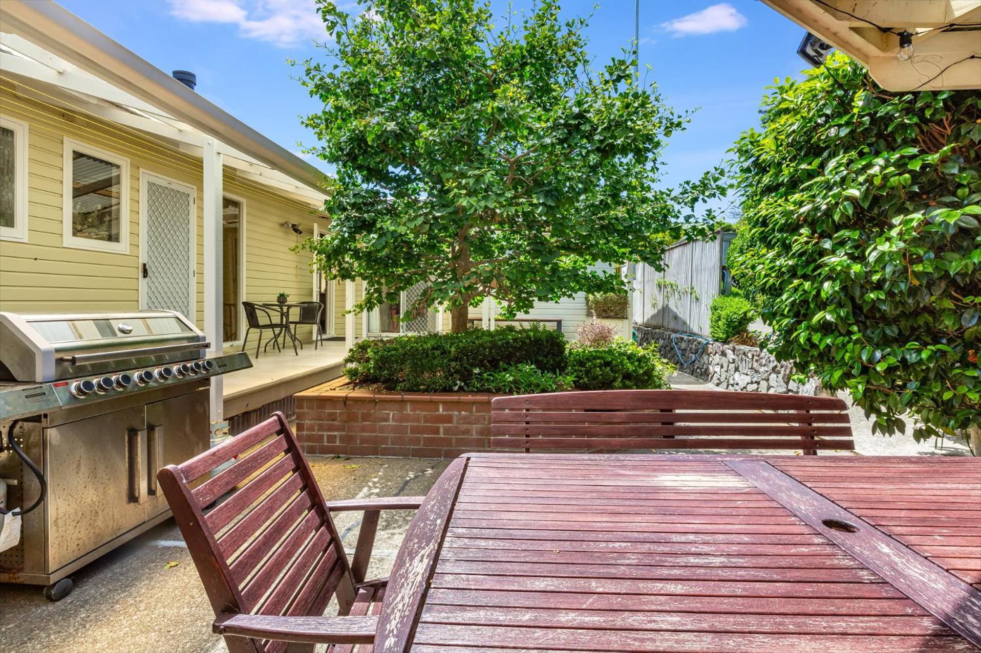 Retro 4 Bedroom Home, Warm And Welcoming, Quiet Location Porirua Luaran gambar