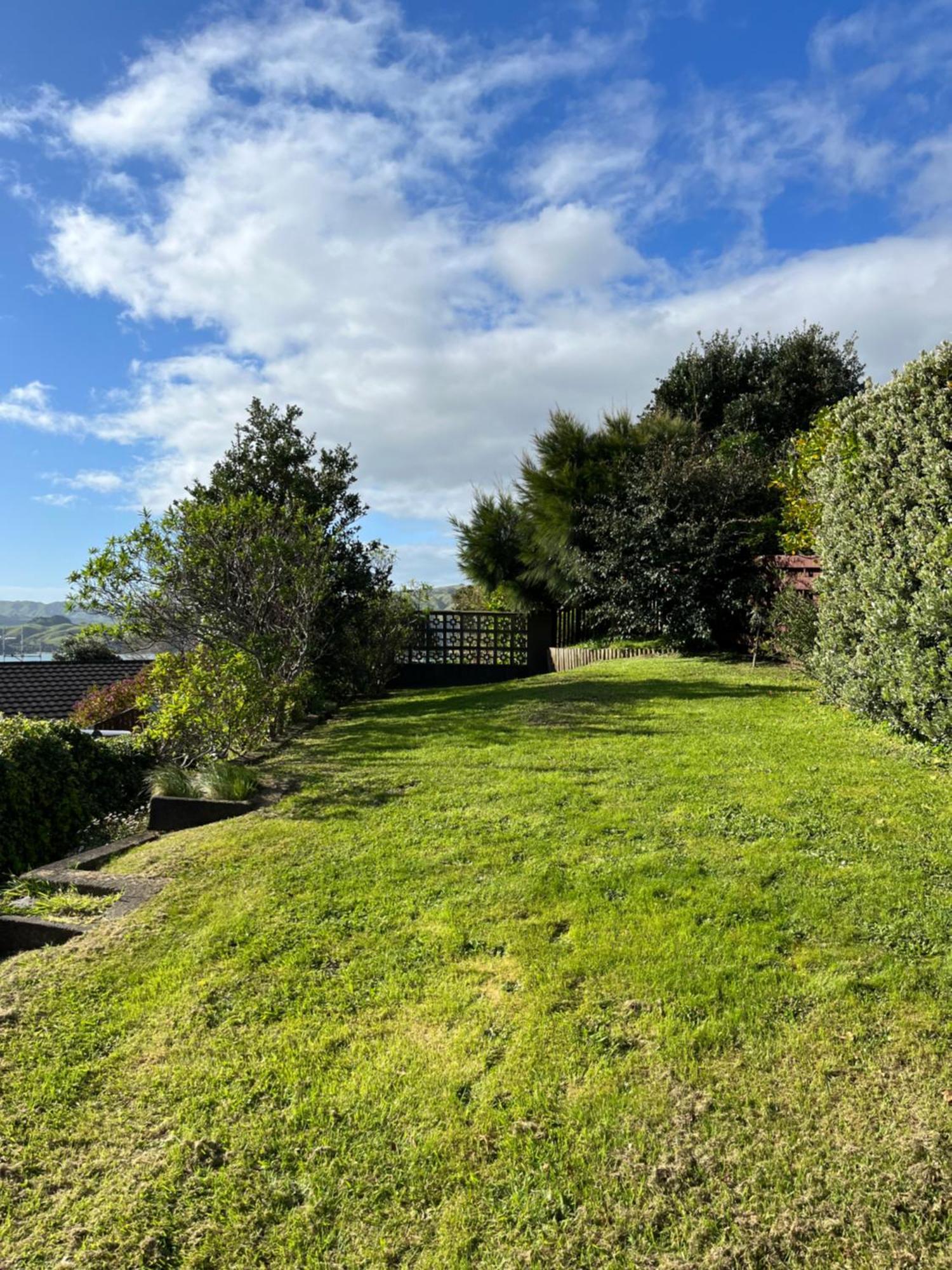 Retro 4 Bedroom Home, Warm And Welcoming, Quiet Location Porirua Luaran gambar
